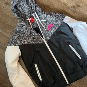 Women’s Nike wind breaker jacket
